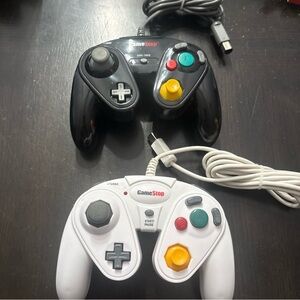Lot of 2 Gamecube Wii Gamestop Controller White /Black Wired Tested & Working